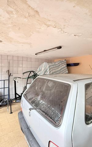 Casa à venda com 110m², 5 quartos e 2 vagas Casa à venda com 110m², 5 quartos e 2 vagasGaragem