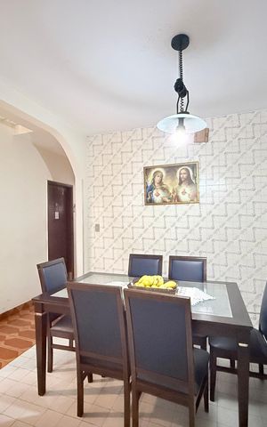 Casa à venda com 110m², 5 quartos e 2 vagas Casa à venda com 110m², 5 quartos e 2 vagasSala