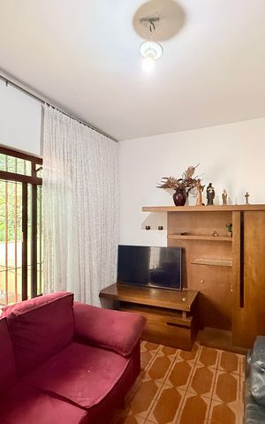 Casa à venda com 110m², 5 quartos e 2 vagas Casa à venda com 110m², 5 quartos e 2 vagasSala