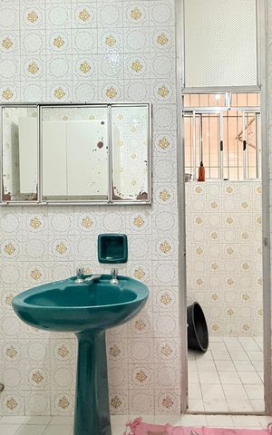 Casa à venda com 110m², 5 quartos e 2 vagas Casa à venda com 110m², 5 quartos e 2 vagasBanheiro