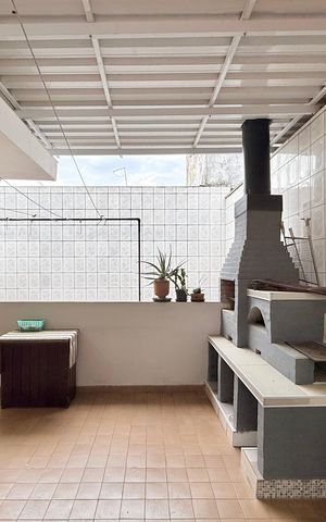 Casa à venda com 110m², 5 quartos e 2 vagas Casa à venda com 110m², 5 quartos e 2 vagasChurrasqueira