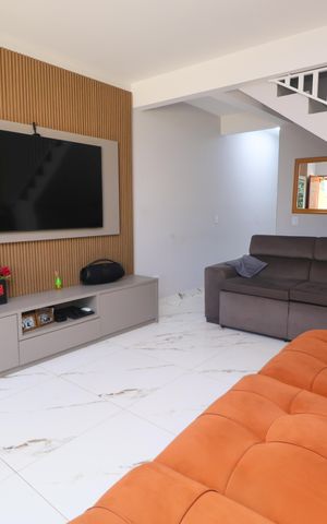 Casa à venda com 133m², 3 quartos e 2 vagas Casa à venda com 133m², 3 quartos e 2 vagasSala