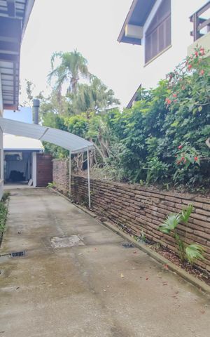 Casa de condomínio para alugar com 840m², 4 quartos e 2 vagas Casa de condomínio para alugar com 840m², 4 quartos e 2 vagasÁrea externa