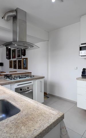 Casa à venda com 300m², 3 quartos e 2 vagas Casa à venda com 300m², 3 quartos e 2 vagasCozinha