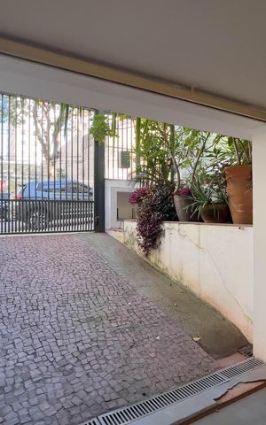 Casa à venda com 300m², 3 quartos e 2 vagas Casa à venda com 300m², 3 quartos e 2 vagasGaragem