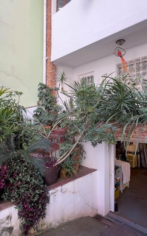 Casa à venda com 300m², 3 quartos e 2 vagas Casa à venda com 300m², 3 quartos e 2 vagasGaragem