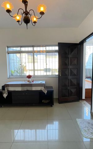 Casa à venda com 120m², 5 quartos e 2 vagas Casa à venda com 120m², 5 quartos e 2 vagasSala