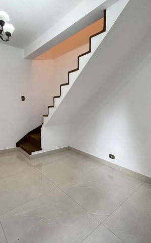 Casa à venda com 120m², 5 quartos e 2 vagas Casa à venda com 120m², 5 quartos e 2 vagasEdícula - Sala