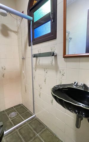 Casa à venda com 120m², 5 quartos e 2 vagas Casa à venda com 120m², 5 quartos e 2 vagasEdícula - Banheiro