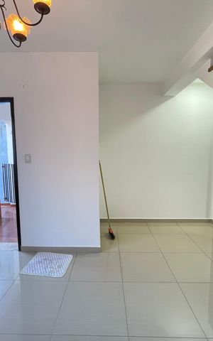 Casa à venda com 120m², 5 quartos e 2 vagas Casa à venda com 120m², 5 quartos e 2 vagasSala
