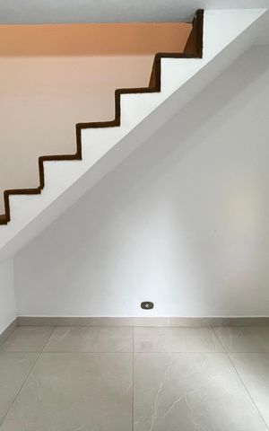 Casa à venda com 120m², 5 quartos e 2 vagas Casa à venda com 120m², 5 quartos e 2 vagasEdícula - Sala