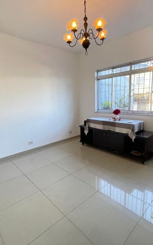 Casa à venda com 120m², 5 quartos e 2 vagas Casa à venda com 120m², 5 quartos e 2 vagasSala
