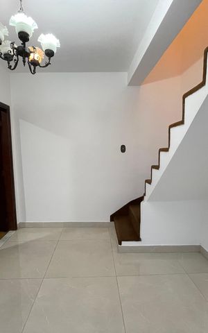 Casa à venda com 120m², 5 quartos e 2 vagas Casa à venda com 120m², 5 quartos e 2 vagasEdícula - Sala
