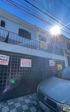 Casa à venda com 120m², 5 quartos e 2 vagas Casa à venda com 120m², 5 quartos e 2 vagasFachada