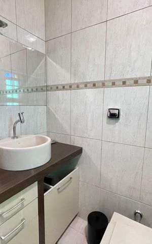 Casa à venda com 120m², 5 quartos e 2 vagas Casa à venda com 120m², 5 quartos e 2 vagasBanheiro 1