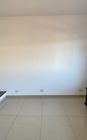 Casa à venda com 120m², 5 quartos e 2 vagas Casa à venda com 120m², 5 quartos e 2 vagasSala