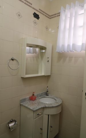 Casa à venda com 350m², 3 quartos e 2 vagasBanheiro da Suíte 2
