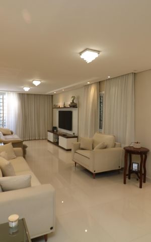 Casa à venda com 350m², 3 quartos e 2 vagasSala
