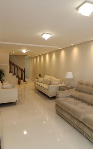 Casa à venda com 350m², 3 quartos e 2 vagasSala
