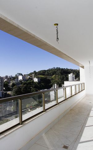 Apartamento à venda com 363m², 4 quartos e 4 vagasVaranda