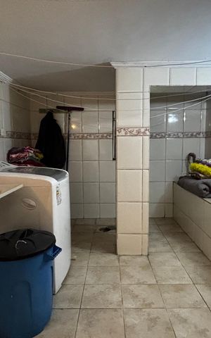 Casa à venda com 118m², 4 quartos e 4 vagas Casa à venda com 118m², 4 quartos e 4 vagasÁrea de Serviço - Porão