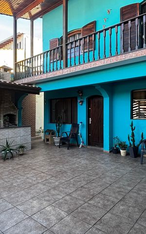 Casa à venda com 118m², 4 quartos e 4 vagas Casa à venda com 118m², 4 quartos e 4 vagasGaragem