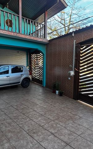 Casa à venda com 118m², 4 quartos e 4 vagas Casa à venda com 118m², 4 quartos e 4 vagasGaragem