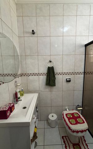Casa à venda com 118m², 4 quartos e 4 vagas Casa à venda com 118m², 4 quartos e 4 vagasBanheiro