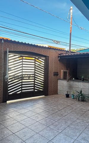 Casa à venda com 118m², 4 quartos e 4 vagas Casa à venda com 118m², 4 quartos e 4 vagasGaragem