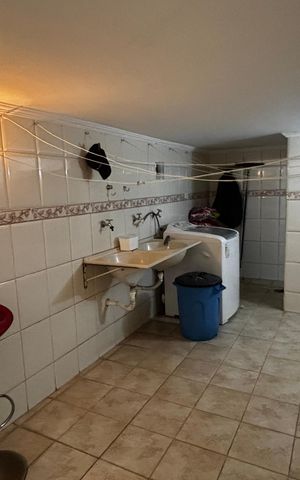Casa à venda com 118m², 4 quartos e 4 vagas Casa à venda com 118m², 4 quartos e 4 vagasÁrea de Serviço - Porão