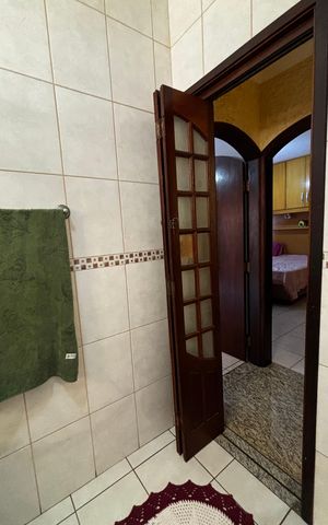 Casa à venda com 118m², 4 quartos e 4 vagas Casa à venda com 118m², 4 quartos e 4 vagasBanheiro