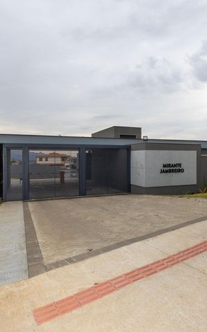 Casa de condomínio à venda com 80m², 2 quartos e 2 vagas Casa de condomínio à venda com 80m², 2 quartos e 2 vagasFachada