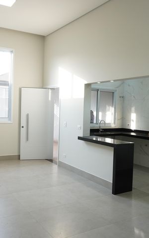 Casa para alugar com 115m², 3 quartos e 2 vagasSala
