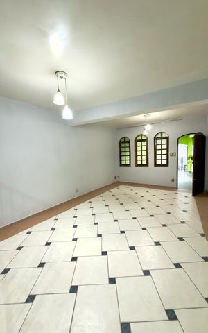 Casa à venda com 315m², 3 quartos e 8 vagas Casa à venda com 315m², 3 quartos e 8 vagasSala