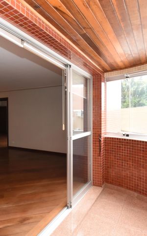 Apartamento para alugar com 261m², 4 quartos e 2 vagasSacada da Sala