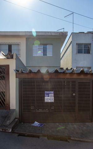 Casa à venda com 249m², 5 quartos e 4 vagasFachada