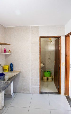 Casa à venda com 249m², 5 quartos e 4 vagasÁrea de Serviço