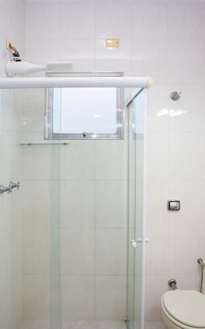 Casa à venda com 249m², 5 quartos e 4 vagasBanheiro Social