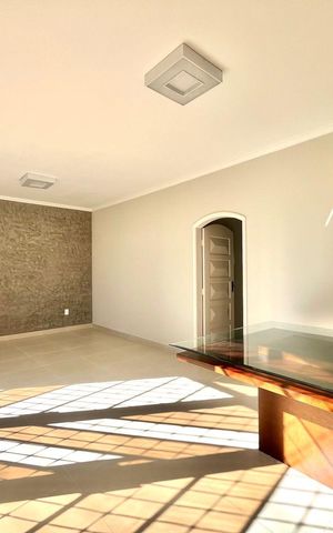 Casa à venda com 190m², 4 quartos e 2 vagas Casa à venda com 190m², 4 quartos e 2 vagasSala 1