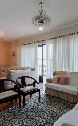 Casa à venda com 320m², 3 quartos e 1 vaga Casa à venda com 320m², 3 quartos e 1 vagaSala de estar