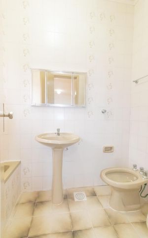 Casa à venda com 136m², 2 quartos e 2 vagas Casa à venda com 136m², 2 quartos e 2 vagasBanheiro Social