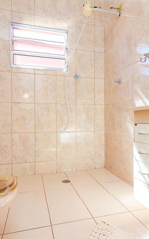 Casa à venda com 160m², 4 quartos e 2 vagasBanheiro 1