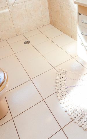 Casa à venda com 160m², 4 quartos e 2 vagasBanheiro 1