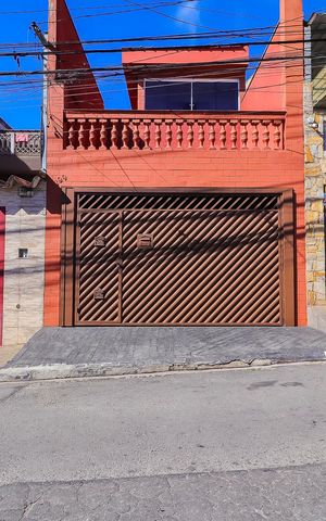 Casa à venda com 160m², 4 quartos e 2 vagasFachada