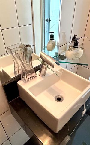 Casa à venda com 190m², 3 quartos e 3 vagas Casa à venda com 190m², 3 quartos e 3 vagasLavabo