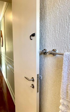 Casa à venda com 190m², 3 quartos e 3 vagas Casa à venda com 190m², 3 quartos e 3 vagasBanheiro 1