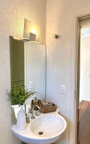 Casa à venda com 190m², 3 quartos e 3 vagas Casa à venda com 190m², 3 quartos e 3 vagasBanheiro 1