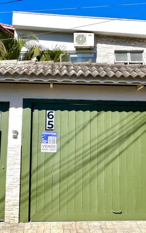 Casa à venda com 190m², 3 quartos e 3 vagas Casa à venda com 190m², 3 quartos e 3 vagasPlaca instalada na fachada do imóvel