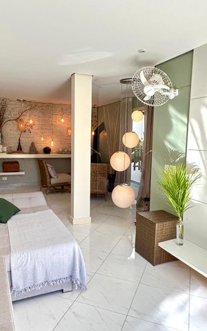 Casa à venda com 190m², 3 quartos e 3 vagas Casa à venda com 190m², 3 quartos e 3 vagasSala