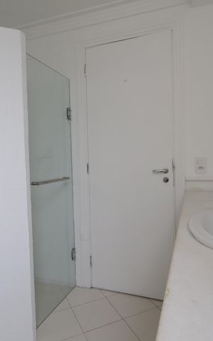 Apartamento à venda com 286m², 4 quartos e 5 vagasBanheiro da Suíte 1